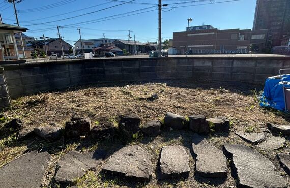 秋田市広面で草刈り・小屋解体｜敷地整理・不用品処分もお任せください